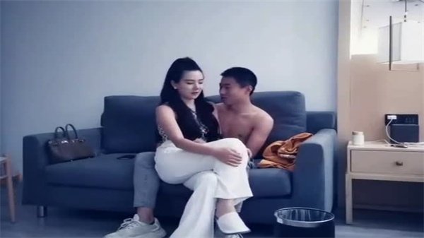 神似王祖贤的极品平面模特空降9总全国探花！表面清纯乖巧实则骨子里骚浪欲求不满