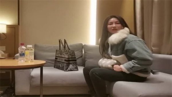 [文轩探花]极品外围网红女神骚气诱人，欲火焚身！