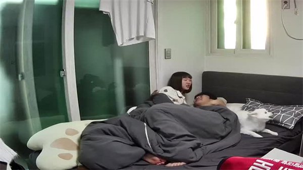 [南韩情侣偷拍流出]居家监控视角激情缠绵全纪录·无删减完整版曝光